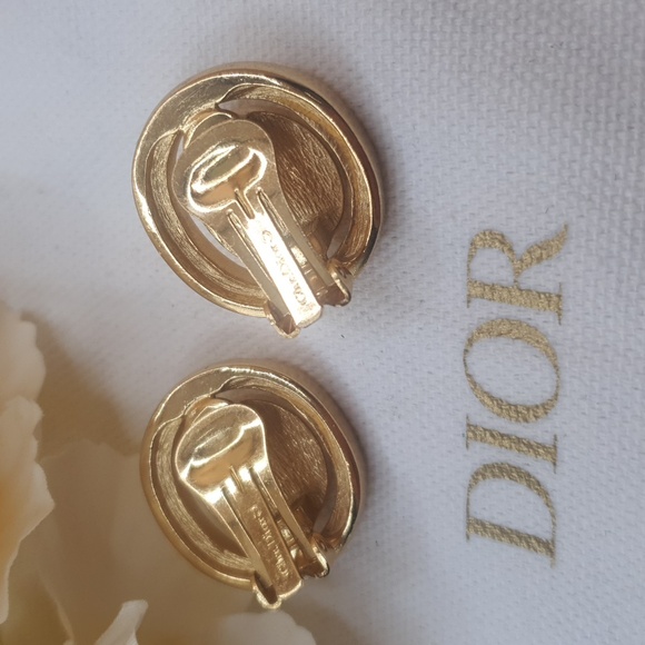 💚 Christian Dior Rhinestone Faux Pearl Clip Earrings Gold Tonea W/ Dior dustbag - Picture 6 of 10